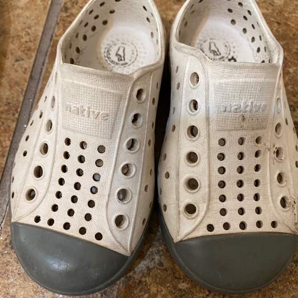 Native shoes - Picture 2 of 3